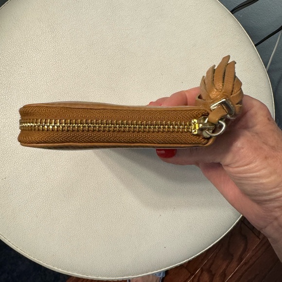 TORY BURCH WALLET BAG ZIP AROUND BROWN PEBBLED LEATHER GOLD HARDWARE - Picture 5 of 9